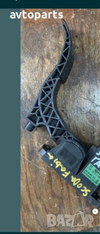 Skoda  fabia 2004година 1.4mpi педал газ