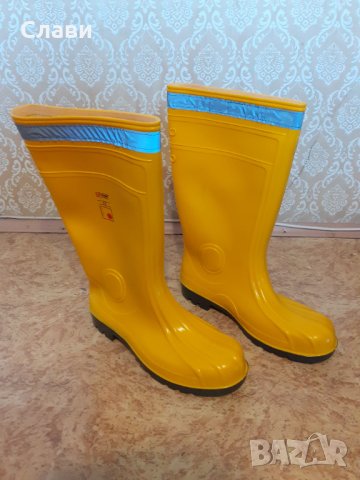 Продавам ботуши с метално бомбе и пластина,нови