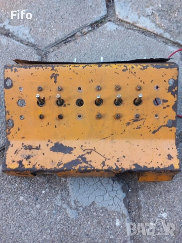 Табло с прекъсвачи/копчета / ключове 