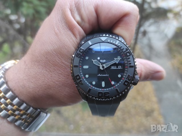 Seiko mod SKX Stealth black PVD red chapter ring markers