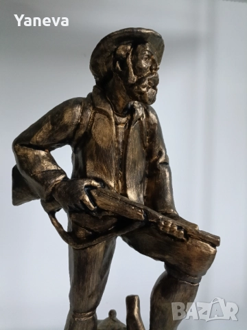 Хемингуей на лов, авторска дърворезба. , снимка 6 - Статуетки - 52673493