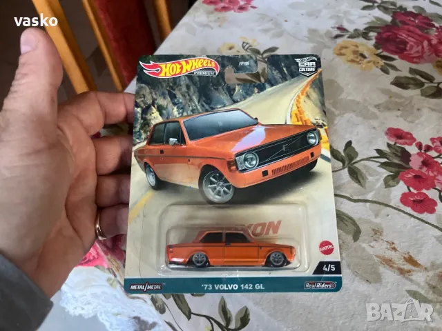 Hotwheels Premium Volvo, снимка 2 - Колекции - 50354915
