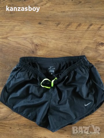 nike Modern Embossed Tempo Shorts - страхотни дамски шорти КАТО НОВИ, снимка 10 - Спортни екипи - 37552629