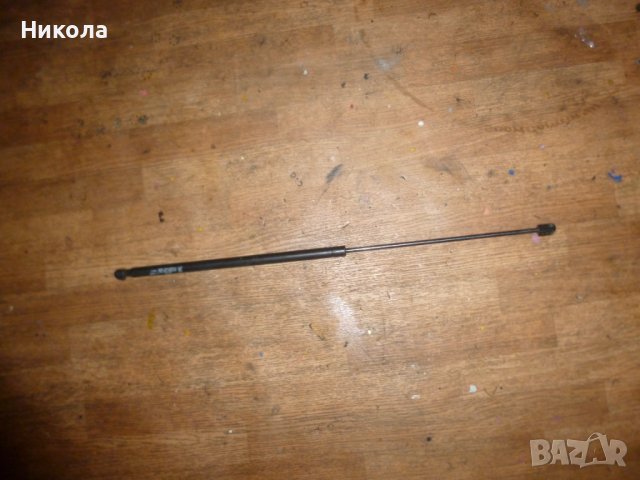 Амортисьор преден капак Голф 5, снимка 4 - Части - 39942425