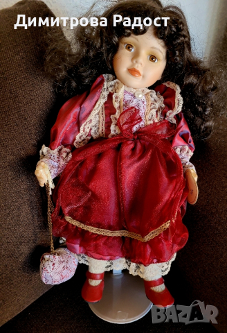 Порцеланова колекционерска кукла на Leonardo! Състояние използвано като ново! 