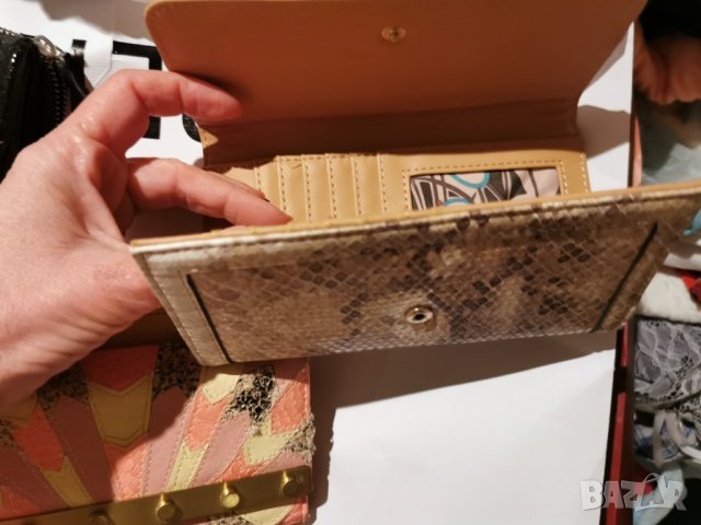 GUESS портмоне ОРИГИНАЛНО, снимка 2 - Портфейли, портмонета - 32227863