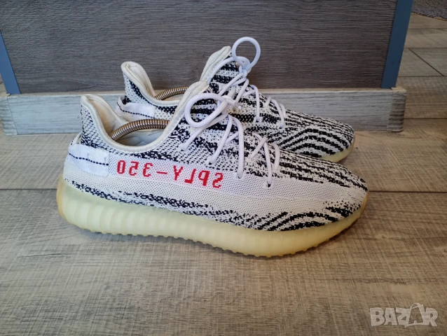 Adidas Yeezy boots 350 V2 Zebra маратонки номер 45 и 1/3 стелка 28,5 см , снимка 2 - Маратонки - 51402307