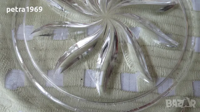 Гравирана кристална купа с красиви лалета, снимка 6 - Чинии - 49679529