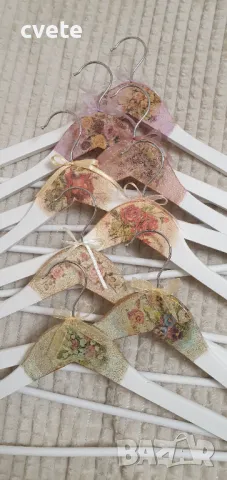 Дървени закачалки за дрехи, винтидж стил с декупаж, снимка 5 - Други стоки за дома - 47766325