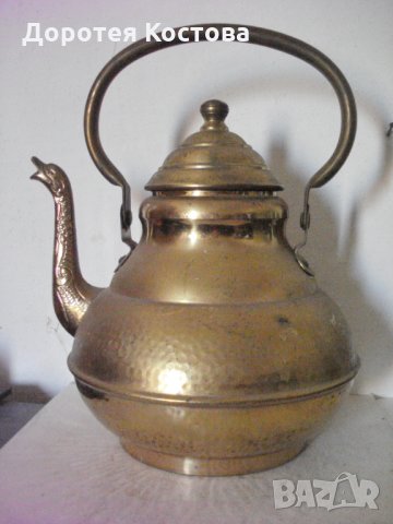 Голям и красив бронзов чайник
