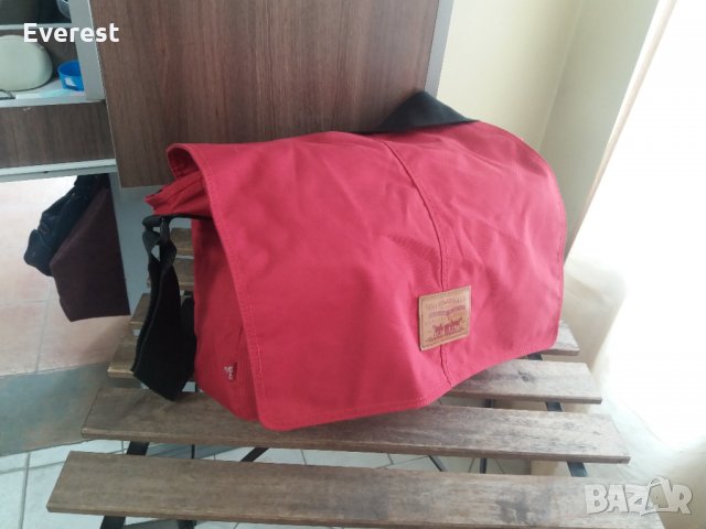 Levis  голяма червена чанта от брезент, снимка 3 - Чанти - 32543892