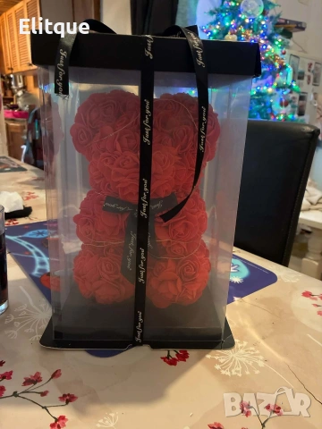 Червено мече от рози. Перфектният подарък за свети Валентин. Височина: 25см