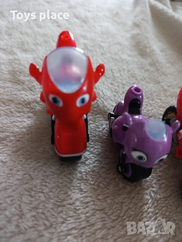 Tomy Ricky Zoom екшън фигурка червен мотоциклет и лилав мотоциклет, снимка 2 - Коли, камиони, мотори, писти - 53446383