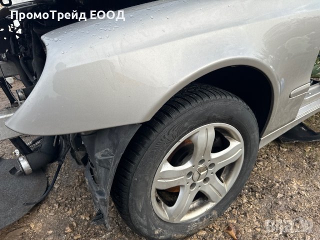 Преден ляв калник Мерцедес Е клас Mercedes E class W211 Facelift фейслифт, снимка 2 - Части - 43863590