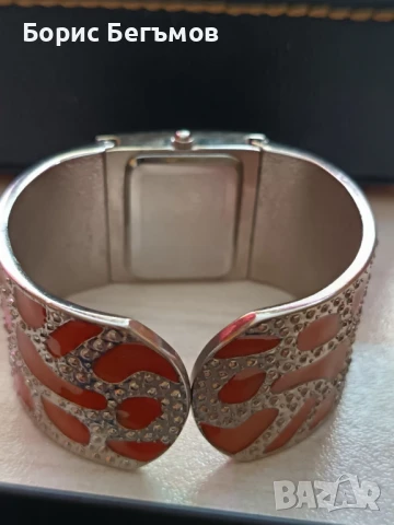 Дамски часовник-гривна, снимка 4 - Дамски - 51351524