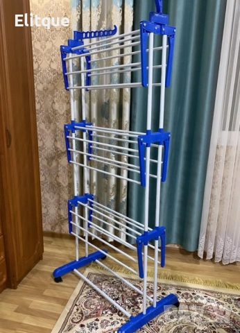 Сгъваем сушилник за дрехи на колелца – практична стойка за сушене на пране