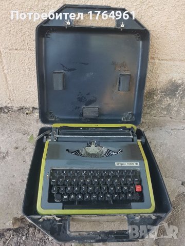 Пишеща машина хеброс 1300 ф, снимка 2 - Антикварни и старинни предмети - 37632436
