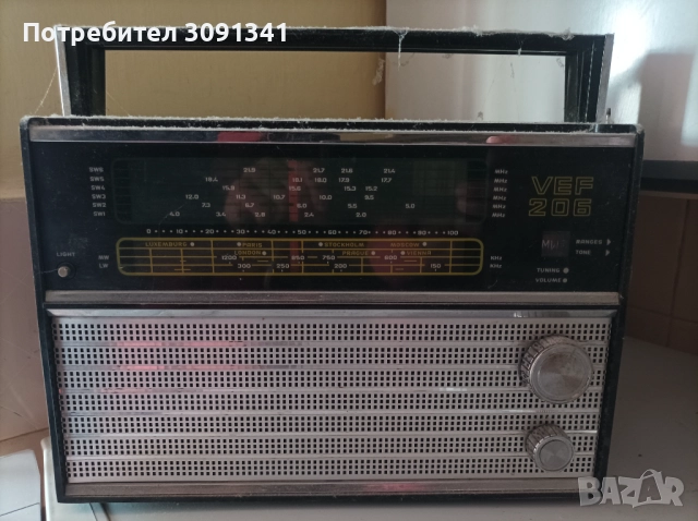 Радиограмофон  и радио ВЕФ, снимка 2 - Антикварни и старинни предмети - 51784968