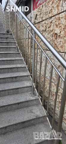 Монтажници на Иноксови парапети