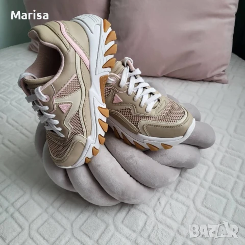 Маратонки Guess , снимка 2 - Маратонки - 50849701