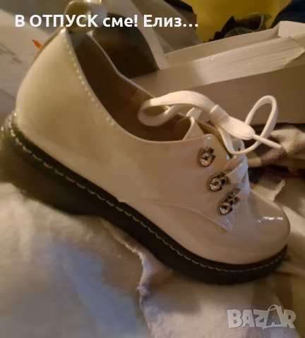 Обувки тип DrMartens лачени бели лак, снимка 7 - Дамски ежедневни обувки - 51772236
