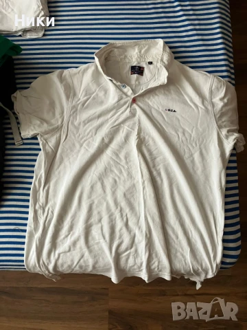 Бяла тениска с яка