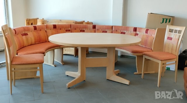 голям объл диван от масив, с маса и два стола- трапезария, кухня, барбекю