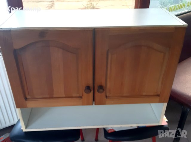 Горен двоен кухненски шкаф от масивно дърво чам с долна преграда