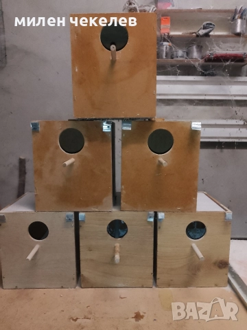 кутии за папагали и клетки развъдни