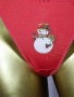 S Червена полупрашка със снежен човек , снимка 3