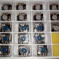 Потенциометри за куплиране към променлив кондензатор 100кОм, снимка 1 - Друга електроника - 33623804