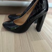 Черни , лачени обувки на висок ток, снимка 4 - Дамски обувки на ток - 36863528