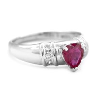 Платинен пръстен с Рубин с форма на сърце и 6 диаманта., снимка 3 - Пръстени - 43361009