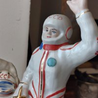 СССР-порцеланови фигури-космос 1960-70 год космонавтите продадени, снимка 3 - Колекции - 43560923