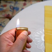 Колекционерска ,перфектна,златиста запалка Ronson Varaflame Electronic, снимка 7 - Запалки - 32468702