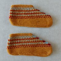 Ръчно плетени терлици - 10 лв/бр., снимка 5 - Дамски чорапи - 37012059