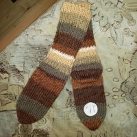 Ръчно плетени детски чорапи, снимка 1 - Чорапи - 38644329