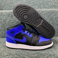 Nike Air Jordan 1 Mid GS 'Hyper Royal' оригинални маратонки номер 38,5, снимка 2 - Маратонки - 43258743