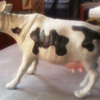 Пластмасова крава, снимка 1 - Фигурки - 39480972