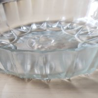 Продавам луксозна фруктиера масивно стъкло с гравюри Бяла прозрачна , снимка 1 - Прибори за хранене, готвене и сервиране - 35496581