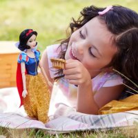 Оригинална кукла Снежанка и седемте джуджета - чупещи стави - Дисни Стор Disney Store , снимка 17 - Кукли - 36595590