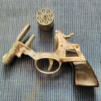 Стари децки играчки пистолет от 70-те години. Made in Italy и две ютийки., снимка 3 - Антикварни и старинни предмети - 39888825