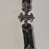 Стара гривна - сребро и кожа , снимка 1 - Гривни - 43840334