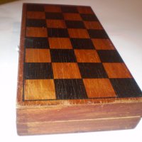 Стара дървена дъска -кутия за игра на шах, снимка 6 - Шах и табла - 35404562