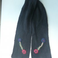 черен шал с бродерия, снимка 1 - Шапки, шалове и ръкавици - 37191906