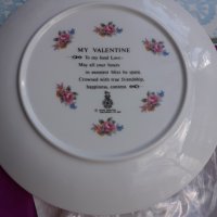 Колекционерска чиния Royal Doulton Valentines Day 1982, снимка 3 - Антикварни и старинни предмети - 35211256