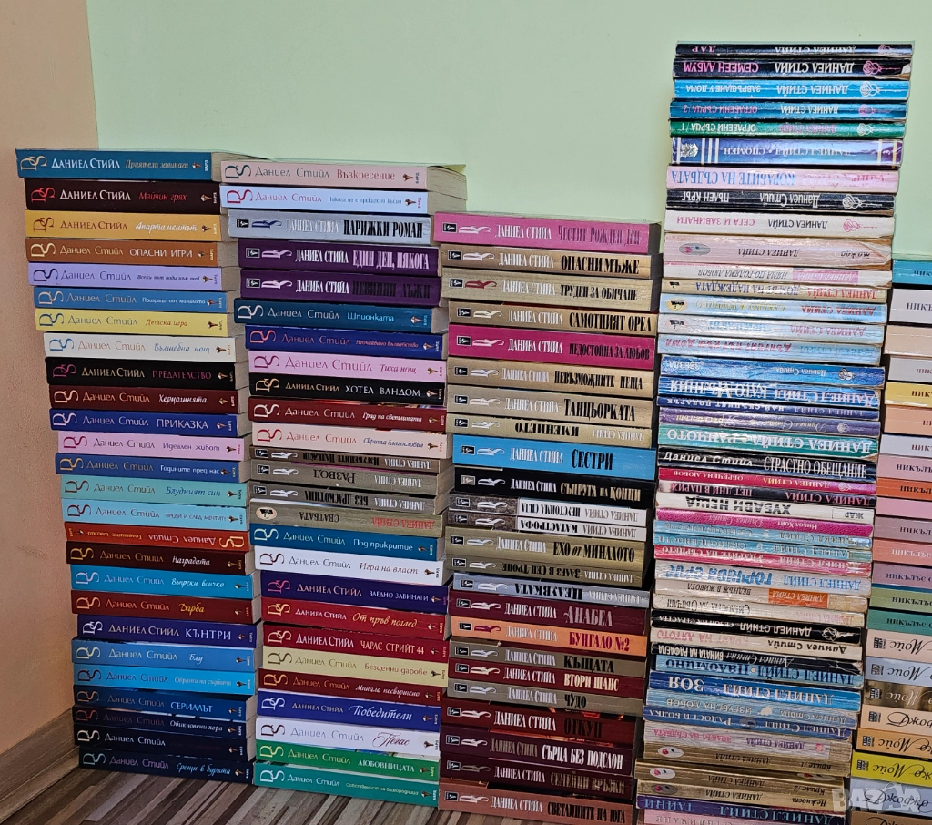 Над 100 книги на Даниел Стийл, снимка 1