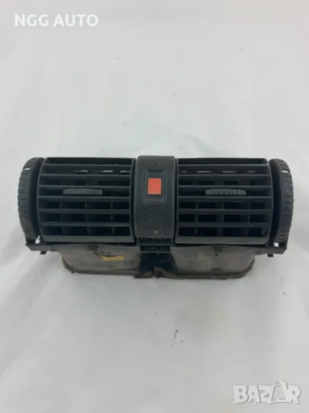 Средни духалки с бутон за аварийни за Опел Астра Г, Opel Astra G, снимка 1