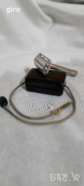 Антикварен прибор за острене на бръснарски ножчета, снимка 1