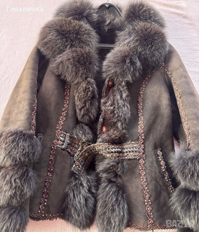 Кожух от агнешка кожа , кафяв цвят, гарниран с висококачествена кожа от лисица , снимка 1